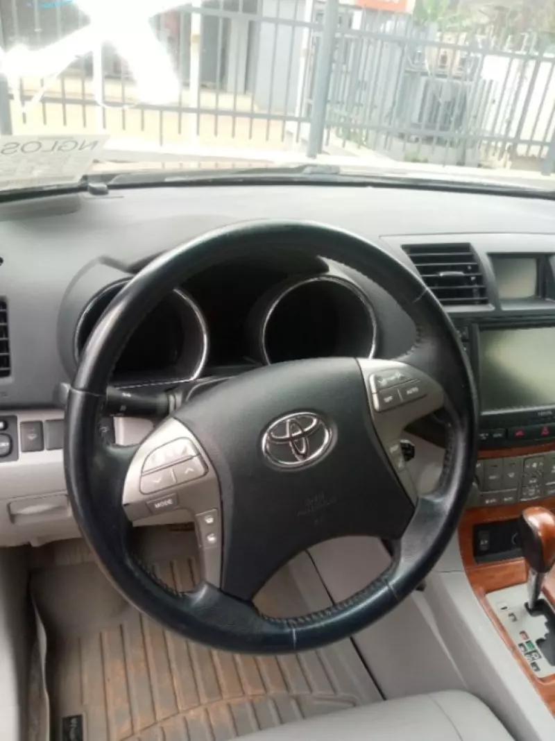Toyota Highlander   - 2010