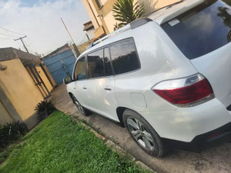Toyota Highlander   - 2013