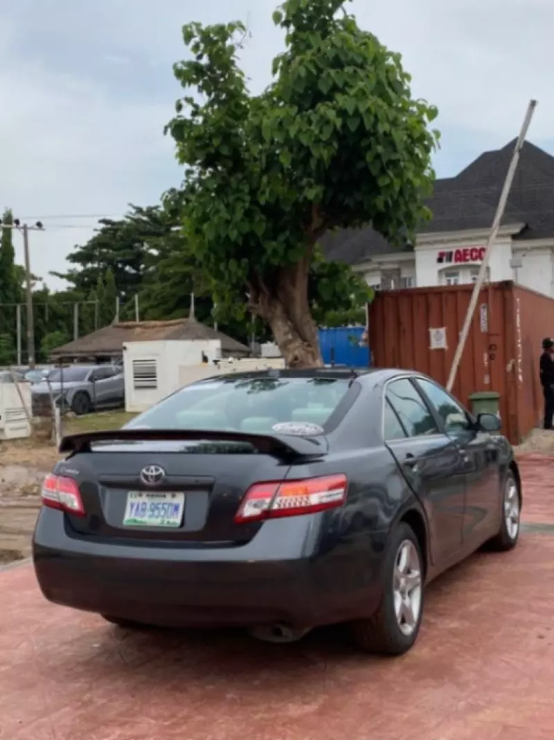Toyota Camry   - 2010