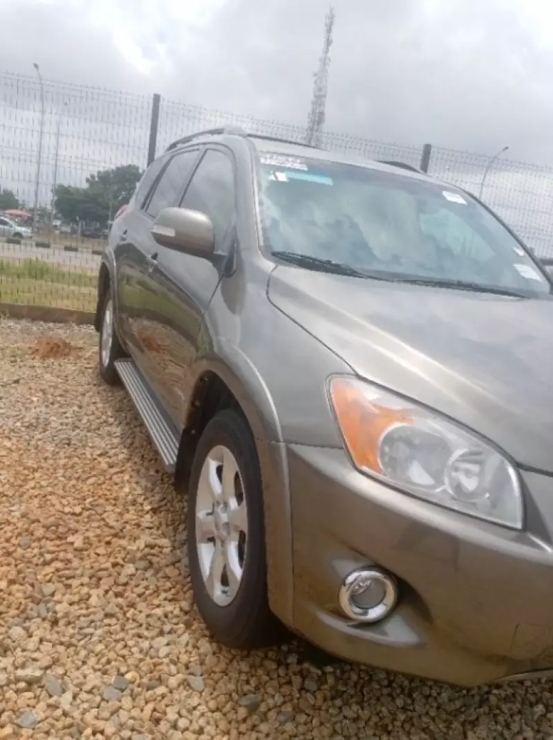 TOYOTA RAV 4   - 2010