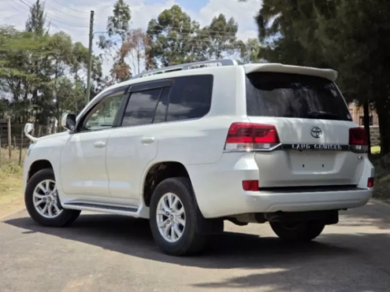 Toyota Landcruiser   - 2020