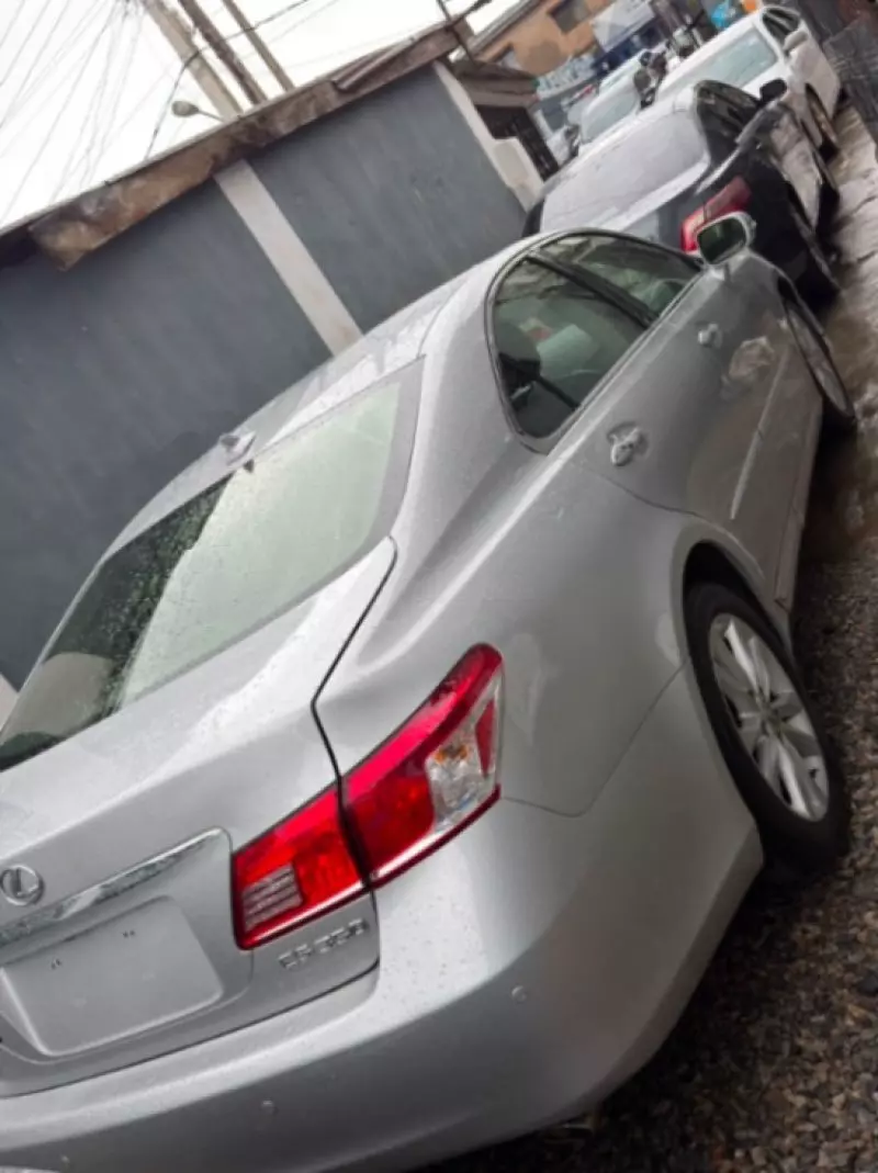 Lexus ES   - 2012