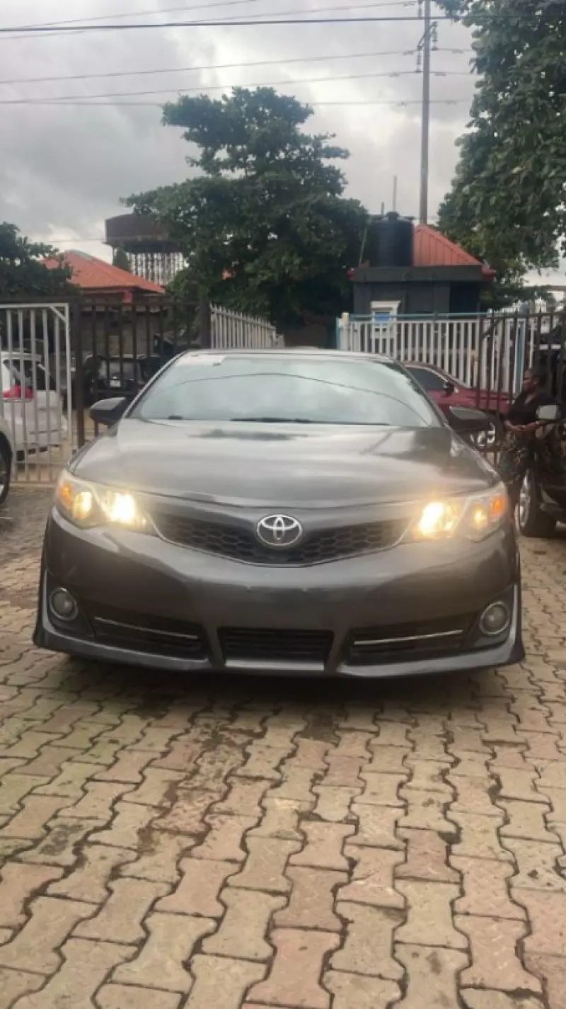 TOYOTA Camry - 2014