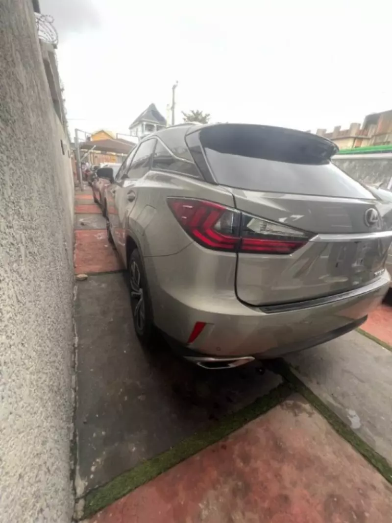 Lexus RX   - 2017