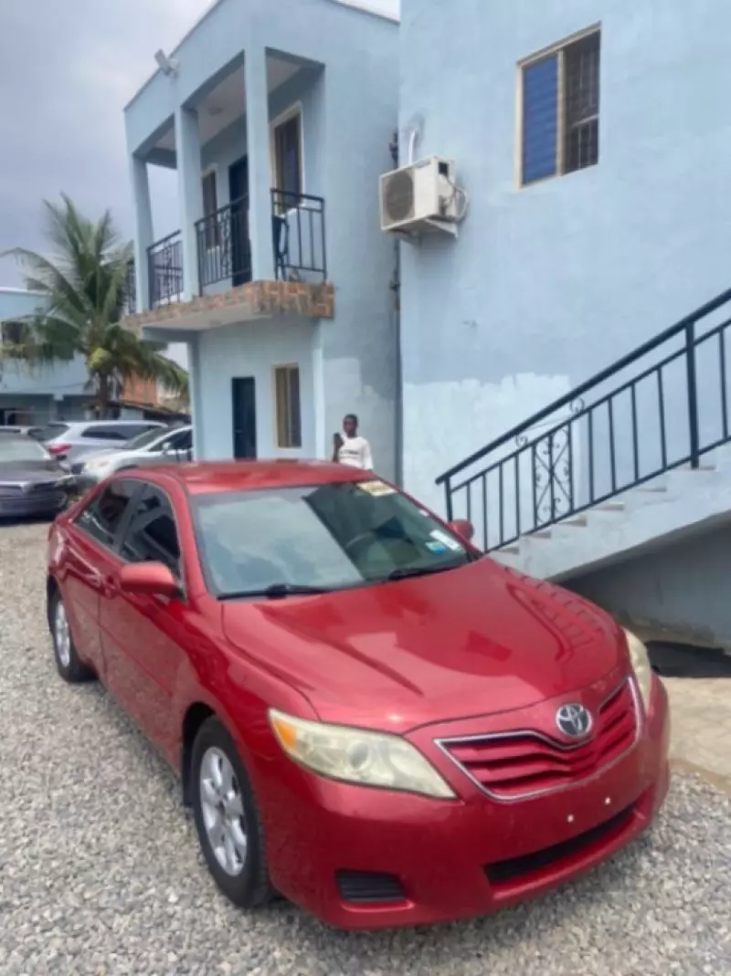 Toyota Camry   - 2010