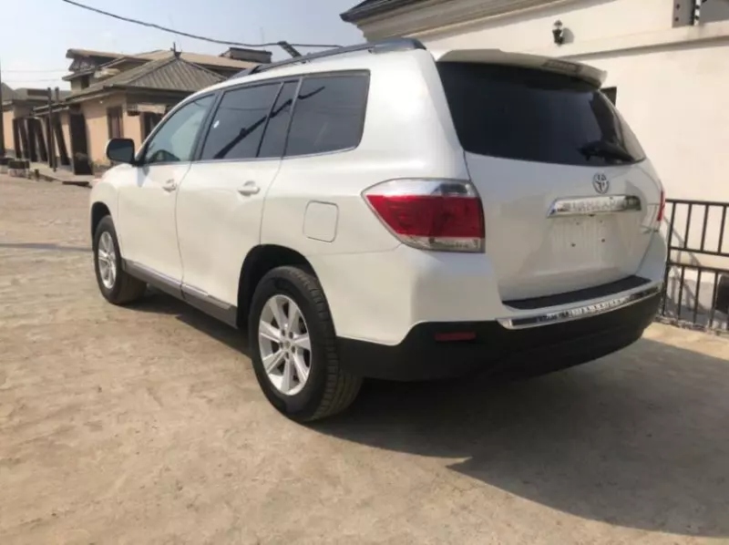 Toyota Highlander   - 2012