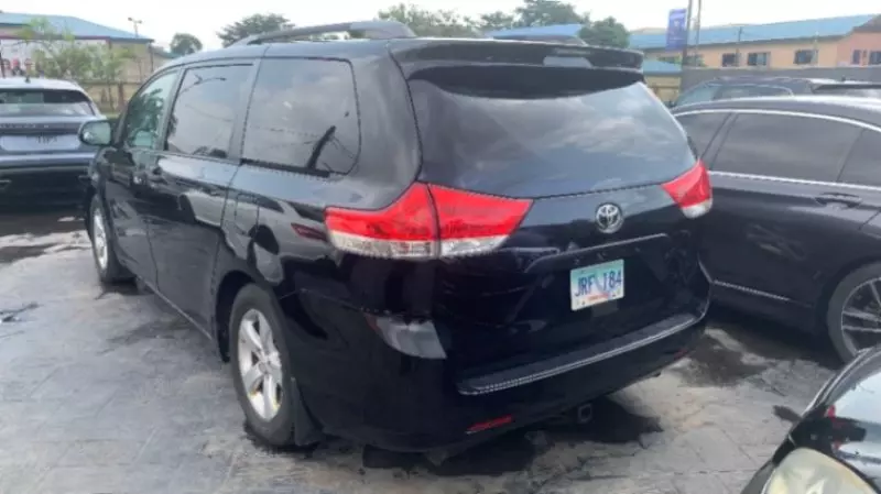 Toyota Sienna   - 2006