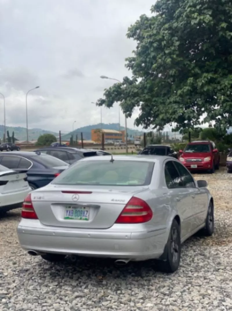 Mercedes-Benz E350   - 2006
