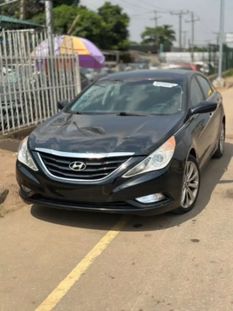 Hyundai Sonata   - 2013