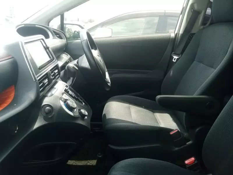 Toyota Sienta   - 2016