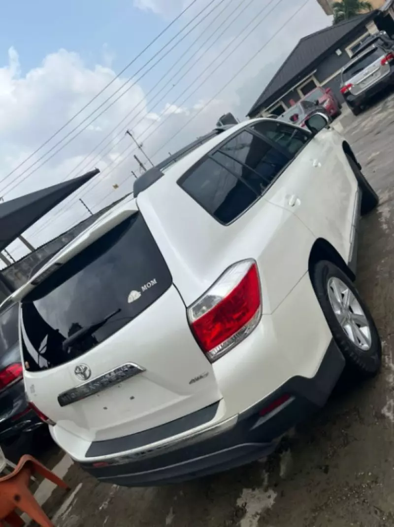 Toyota Highlander   - 2013