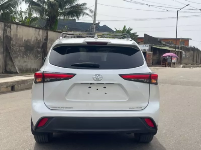 Toyota Highlander   - 2022