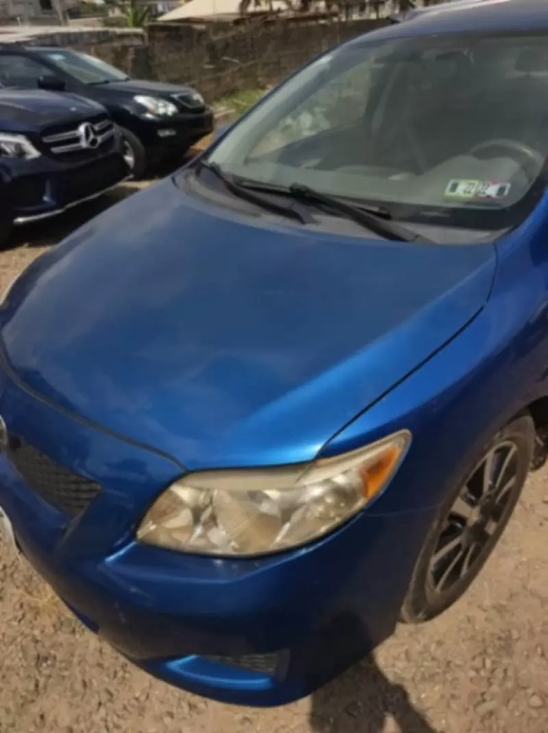 Toyota Corolla   - 2010