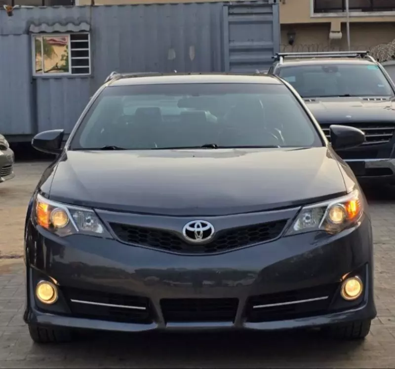 Toyota Camry   - 2012