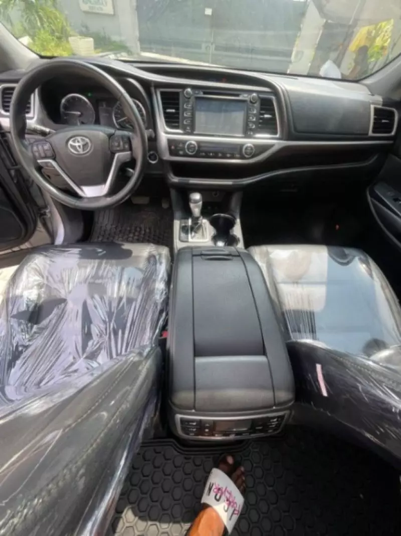Toyota Highlander   - 2016