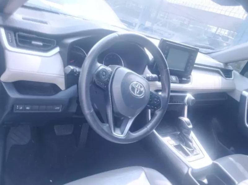 Toyota RAV 4   - 2019