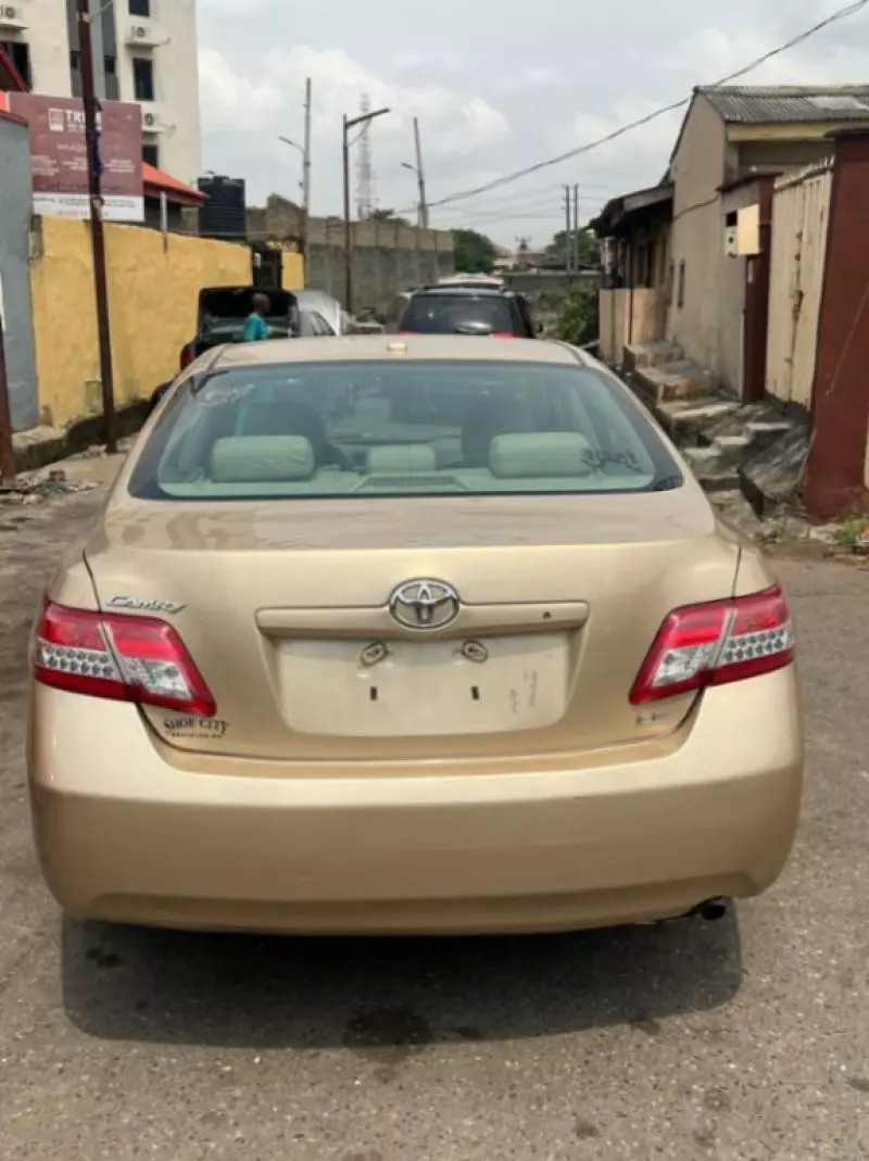 Toyota Camry - 2011