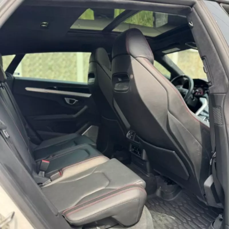 Lamborghini URUS   - 2019