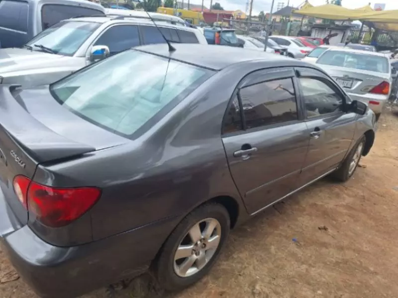 Toyota Corolla   - 2005