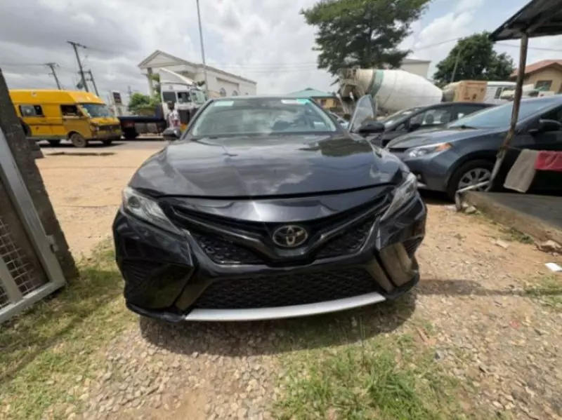 Toyota Camry - 2019