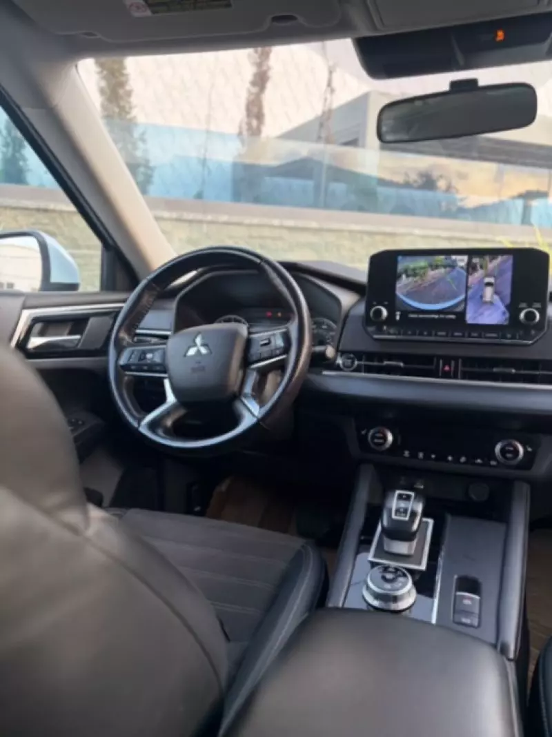 Mitsubishi OUTLANDER   - 2023