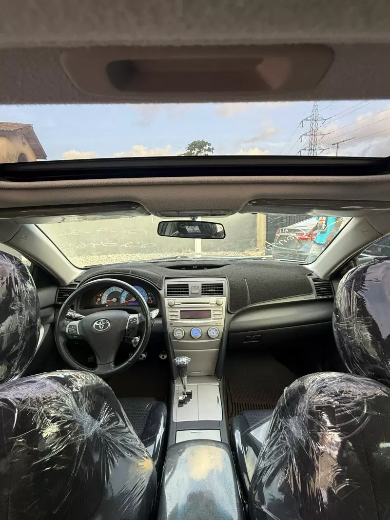Toyota Camry   - 2011