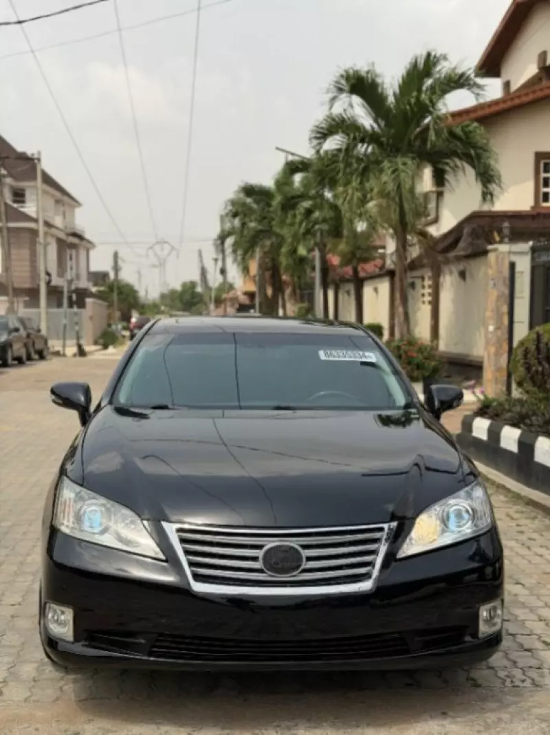 Lexus ES   - 2010