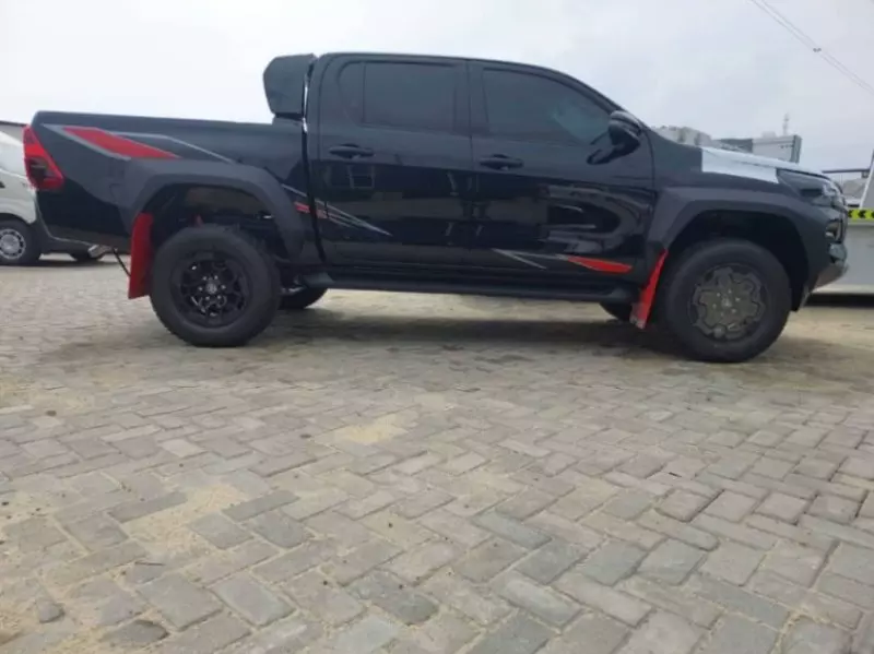 Toyota Hilux   - 2025