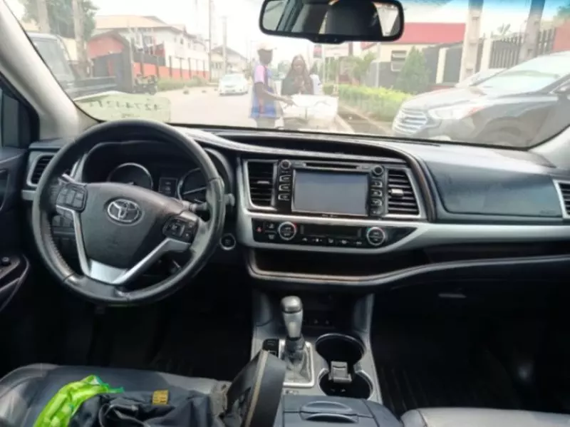 Toyota Highlander   - 2014