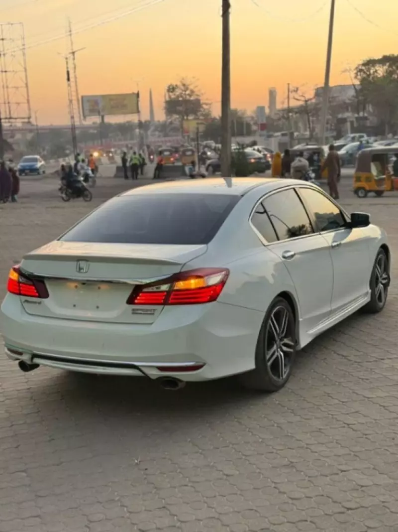 Honda Accord   - 2017