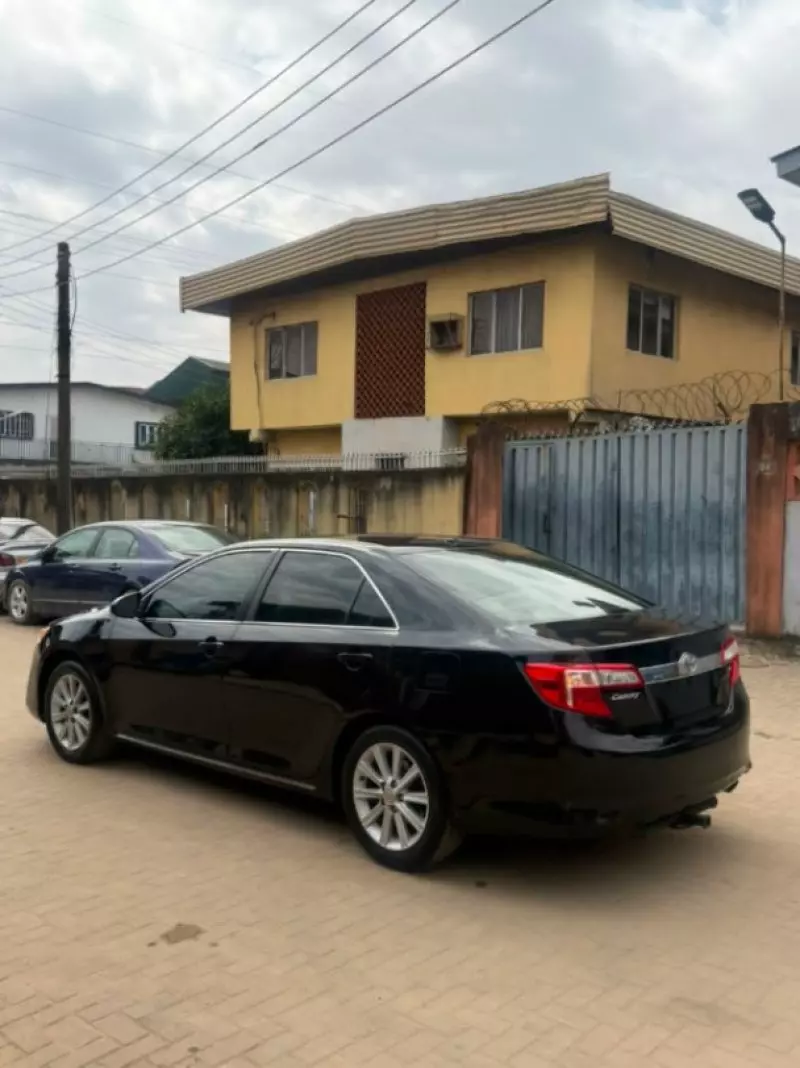 TOYOTA Camry   - 2012