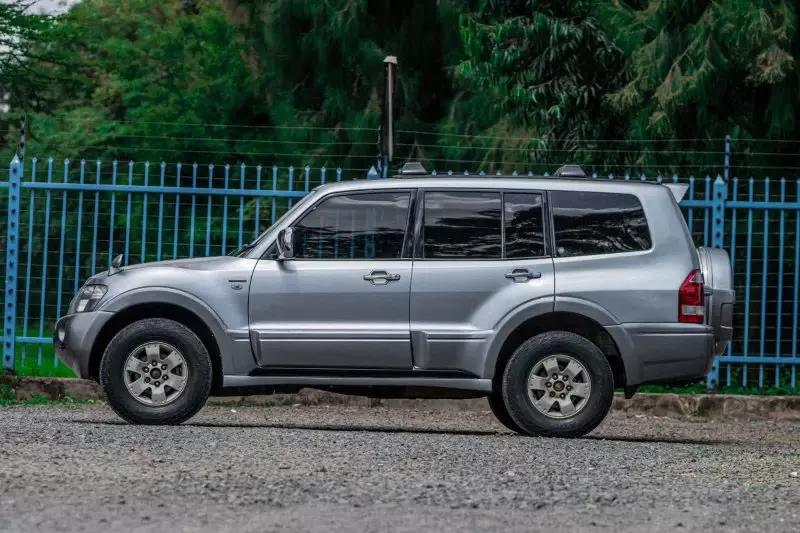 Mitsubishi Pajero   - 2004