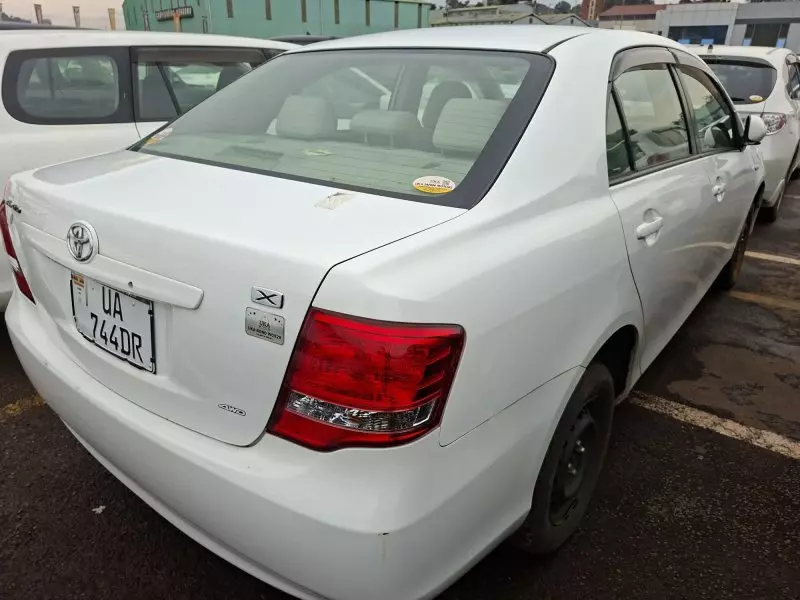 Toyota Axio - 2012