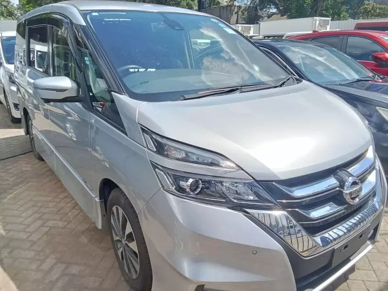 Nissan Serena   - 2018