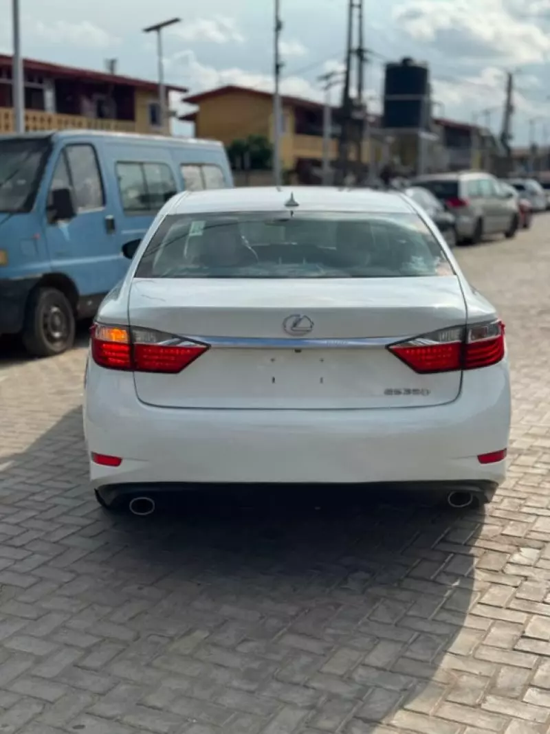 Lexus ES   - 2013