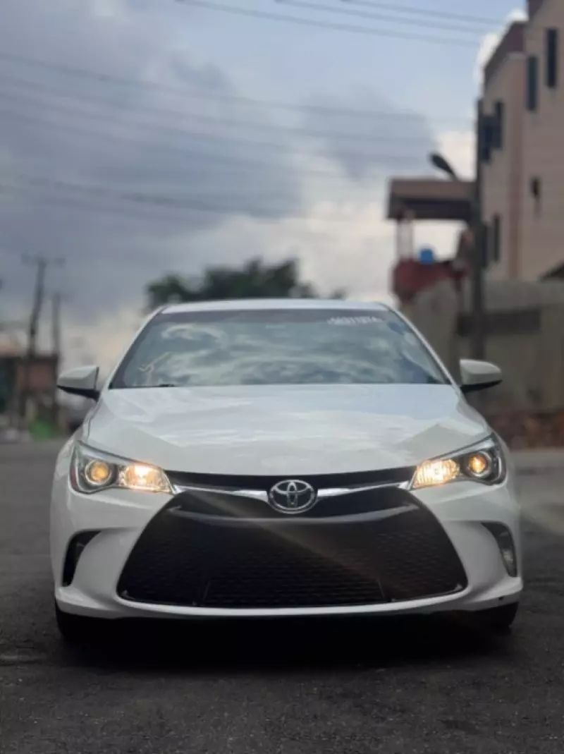 Toyota Camry   - 2016