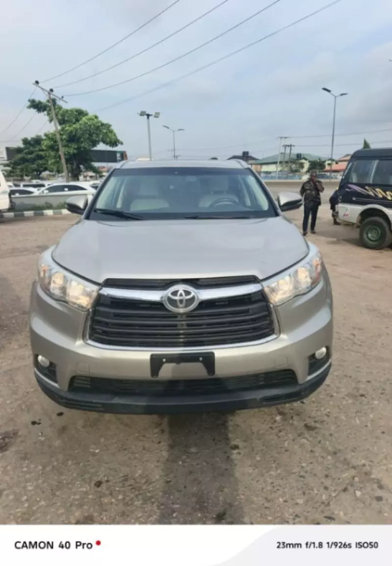 Toyota Highlander   - 2015