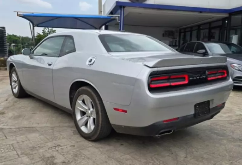 Dodge Challenger   - 2021
