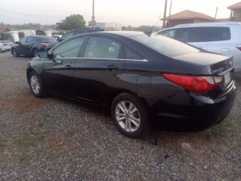 Hyundai Sonata   - 2010