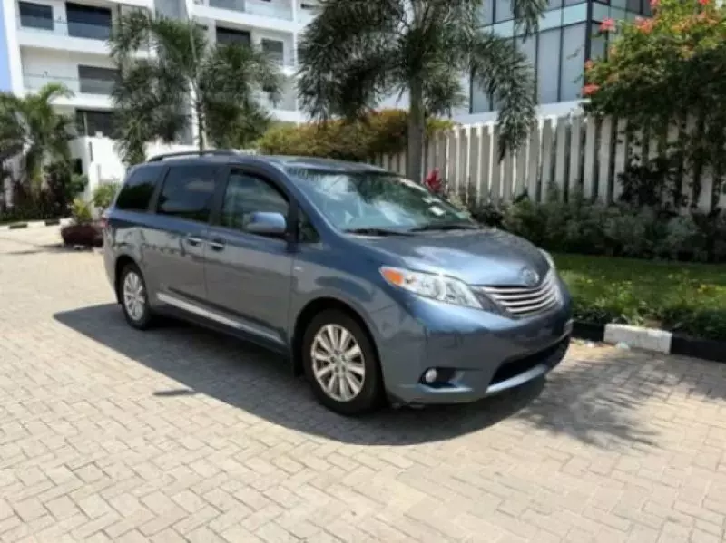 TOYOTA Sienna   - 2017