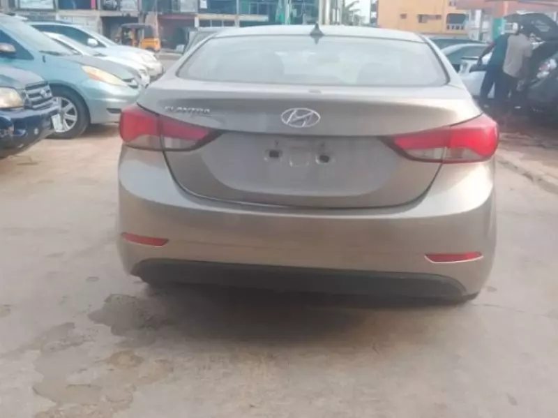 Hyundai Elantra - 2016