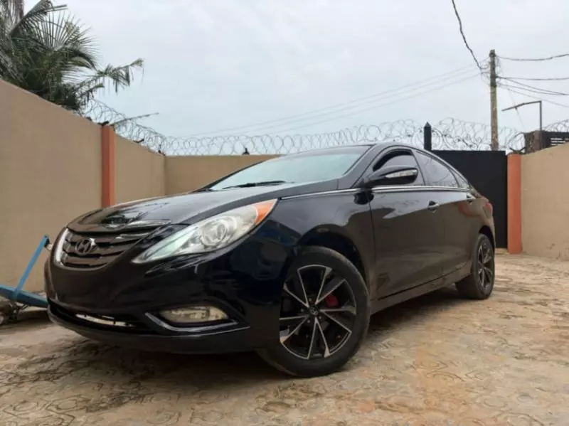 Hyundai Sonata   - 2011