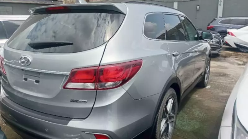 Hyundai Santa Fe   - 2017
