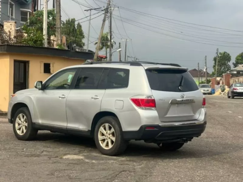 Toyota Highlander   - 2012