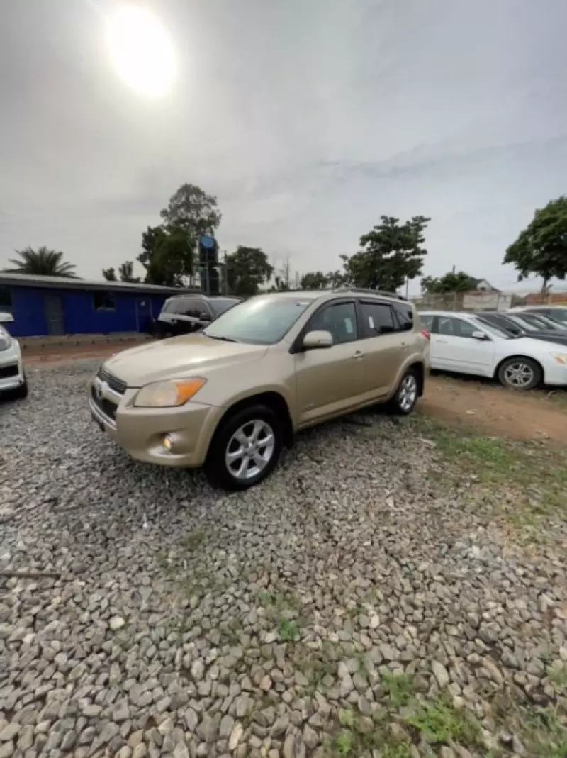 Toyota RAV4 - 2010
