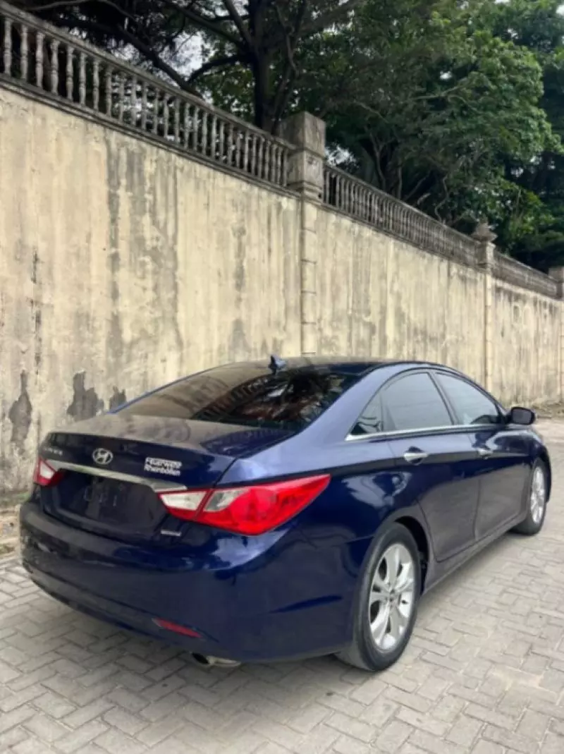 Hyundai Sonata - 2011