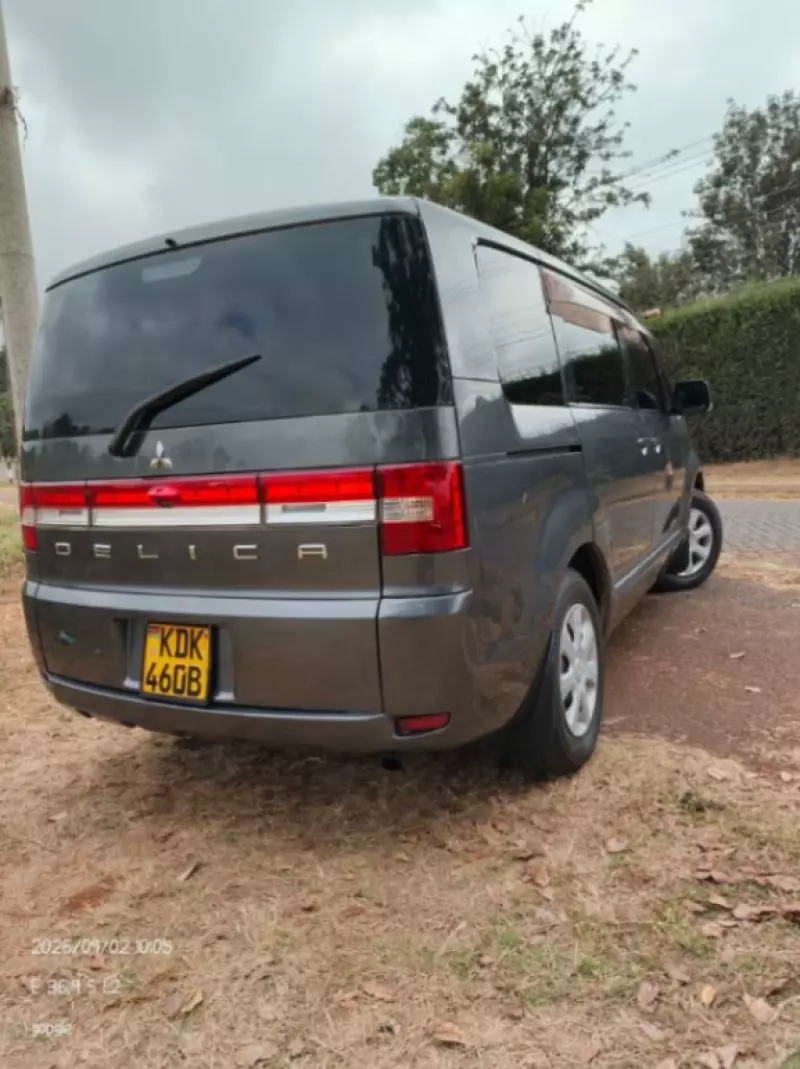 Mitsubishi Delica    - 2015