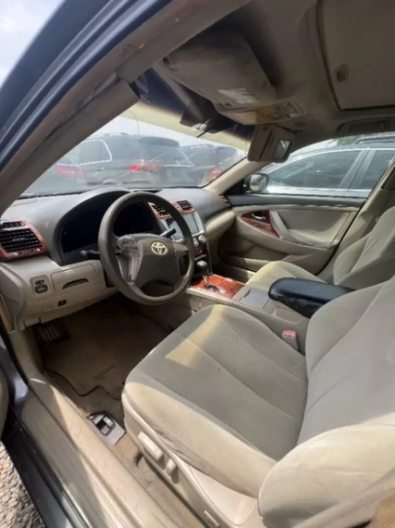 TOYOTA Camry - 2010