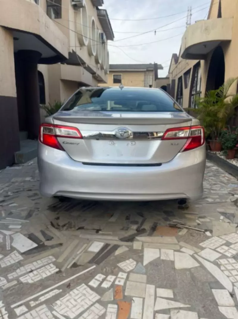 Toyota Camry   - 2012