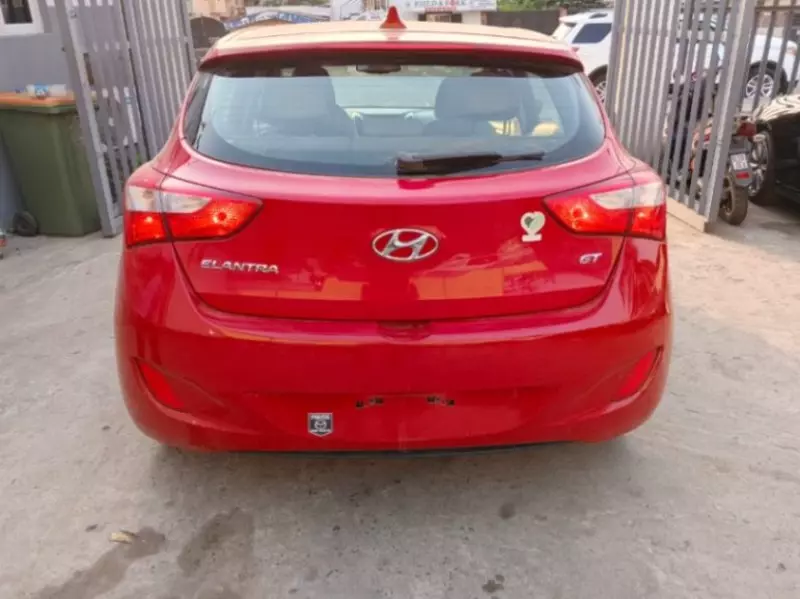 Hyundai ELANTRA 1,6L BVM GLS New   - 2013
